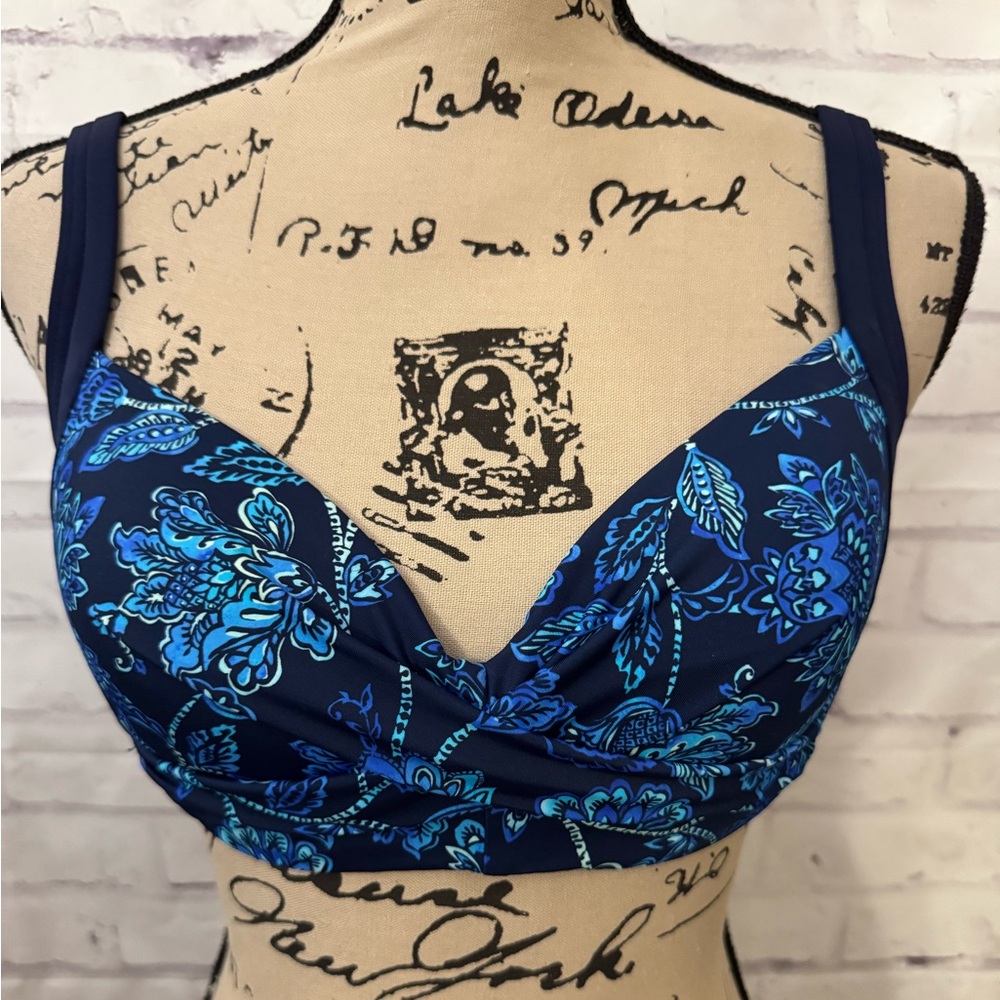 Lands’‎ End Size 6 Blue Aqua Floral Twist Front Bikini Swimsuit Top